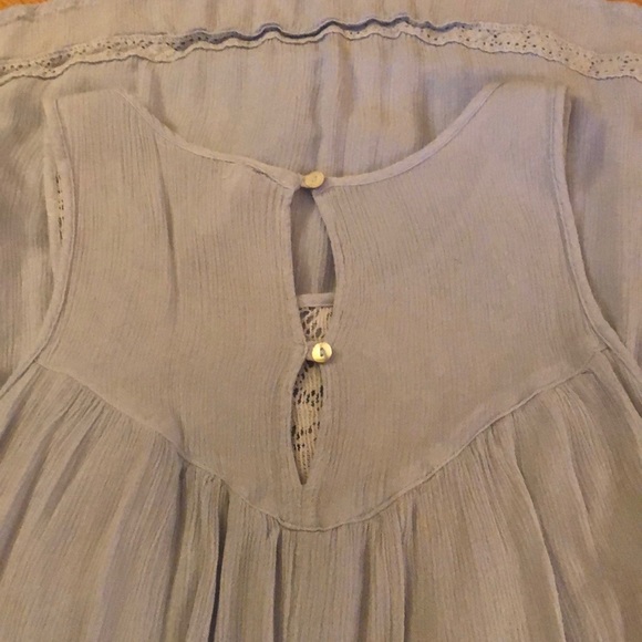 Baby blue sleeveless blouse - Picture 4 of 4